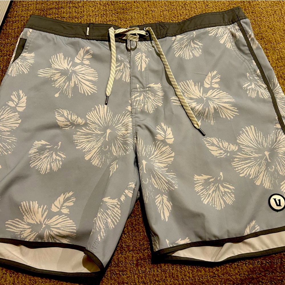 Like new Vuori men’s swim trunks size 36